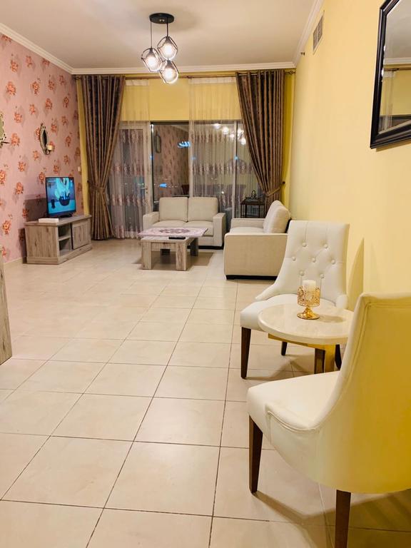 2 Bedroom Downtown Holidays R Us - thumb 7