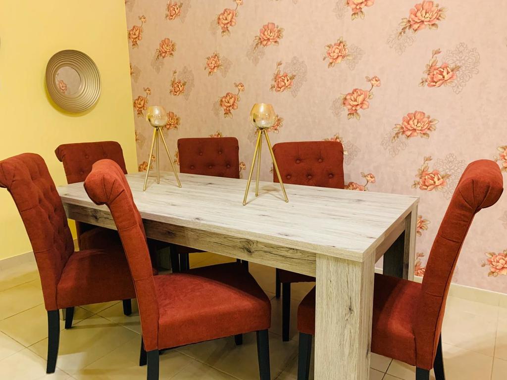 2 Bedroom Downtown Holidays R Us - thumb 2