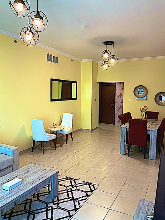 2 Bedroom Downtown Holidays R Us - thumb 5