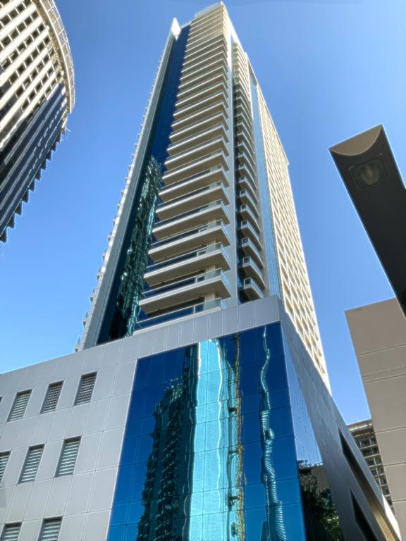 2 Bedroom Downtown Holidays R Us - thumb 6