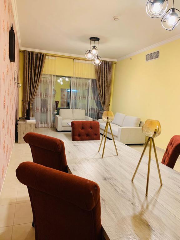2 Bedroom Downtown Holidays R Us - thumb 3