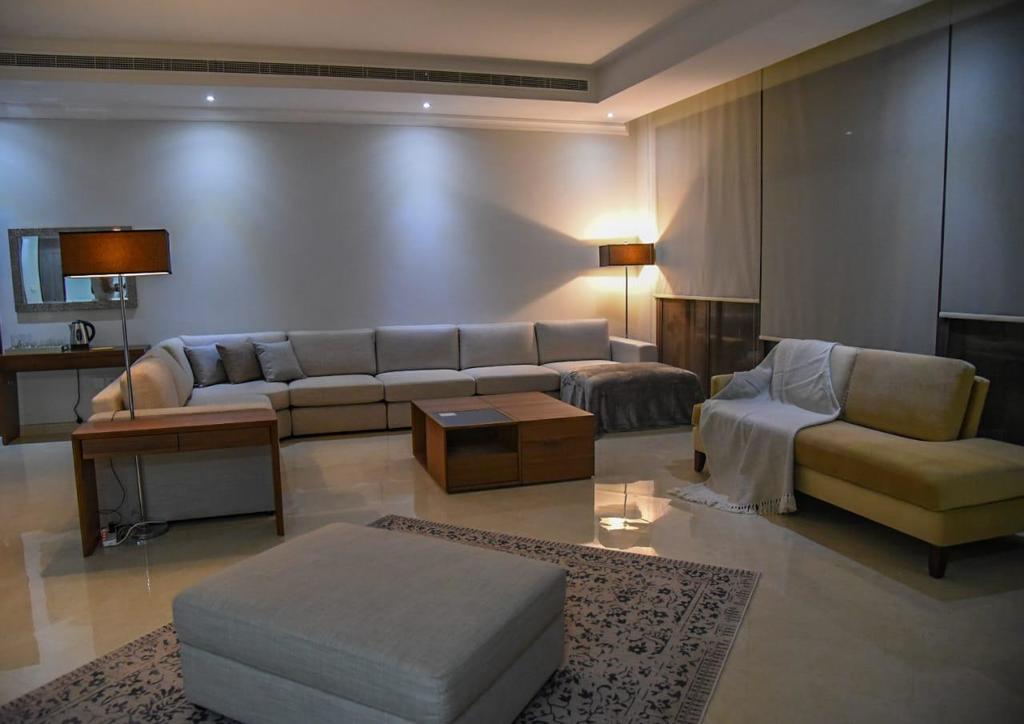 Brand New Luxury 5 Bedroom Villa With Sea View - thumb 2