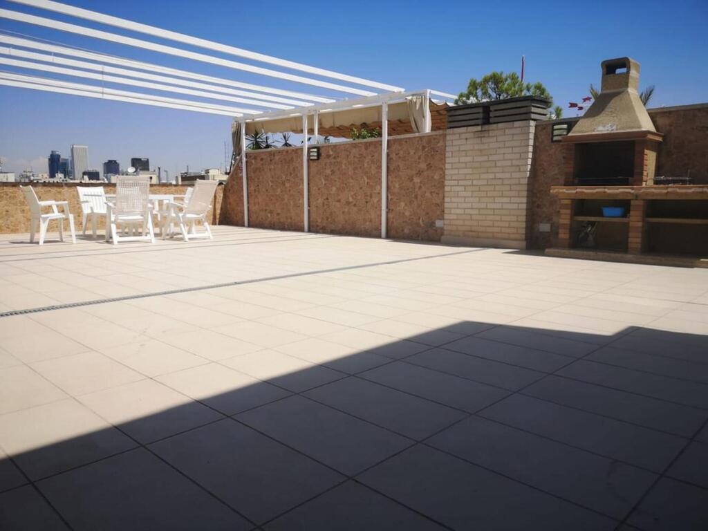 Captivating 3-Bedrooms Apartment In Dby - thumb 1