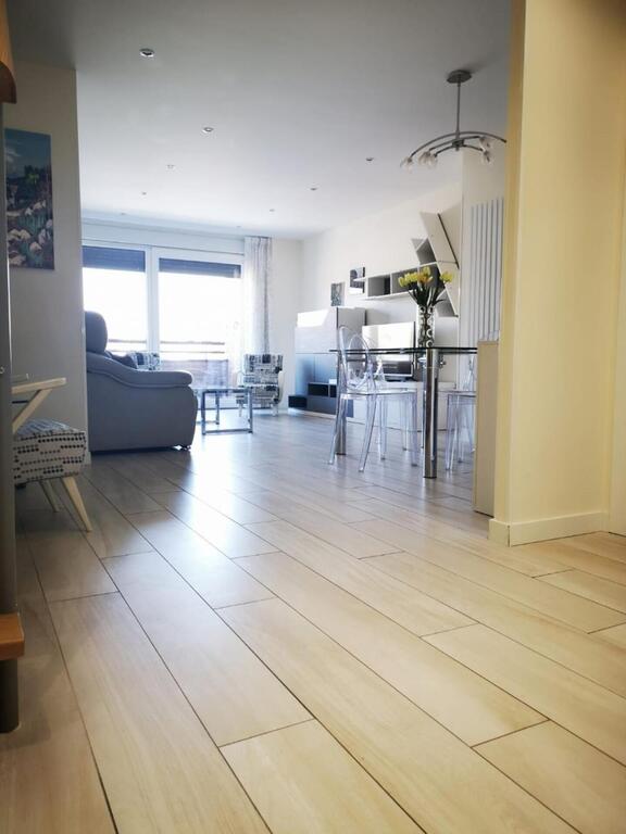 Captivating 3-Bedrooms Apartment In Dby - thumb 4