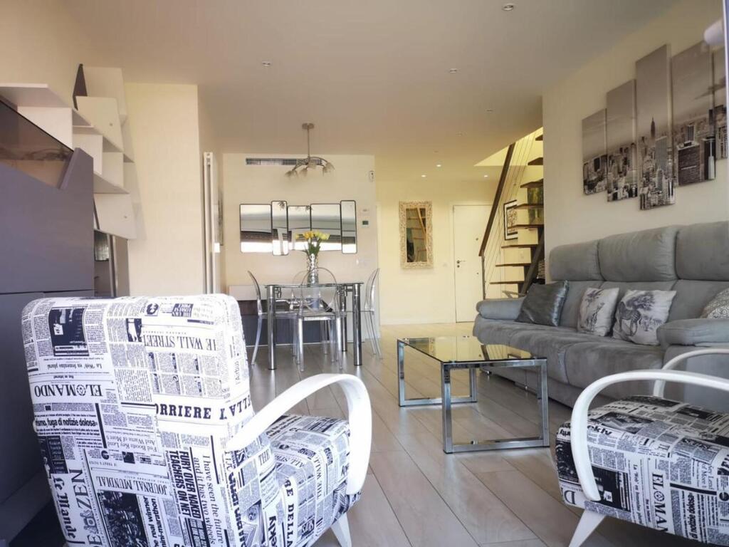 Captivating 3-Bedrooms Apartment In Dby - thumb 0