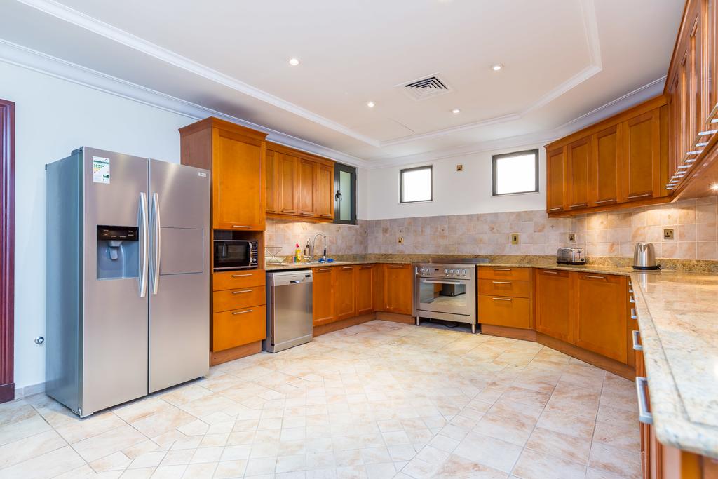 Charming 6BR Villa With Private Pool On Palm Jumeirah - thumb 7