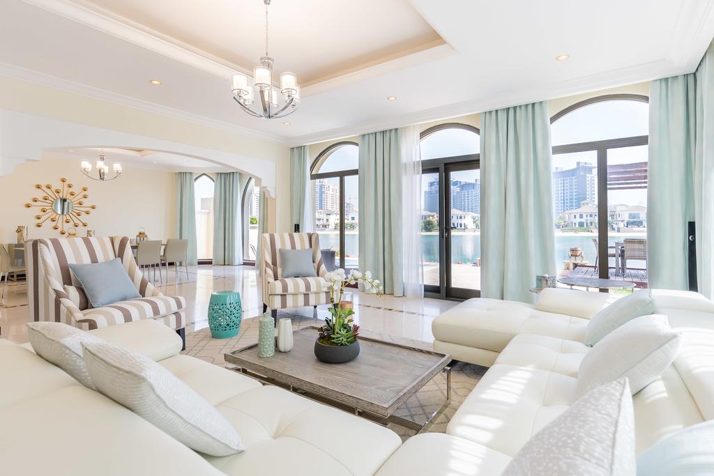 Charming 6BR Villa With Private Pool On Palm Jumeirah - thumb 0