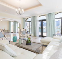 Charming 6BR Villa with Private Pool on Palm Jumeirah - Accommodation Dubai