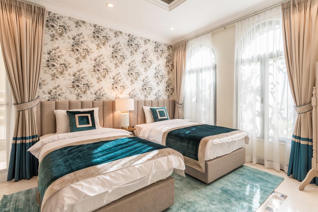 Chic 5BR Villa With Private Pool On Palm Jumeirah - thumb 4