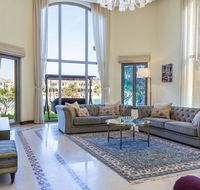 Chic 5BR Villa with Private Pool on Palm Jumeirah - Accommodation Dubai