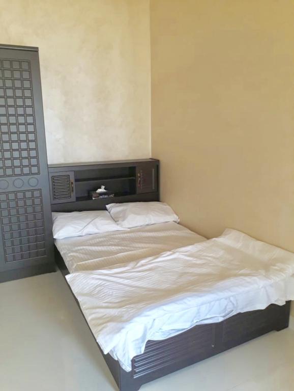 Deluxe House Across Emirates Football Club& Safeer Mall - thumb 4