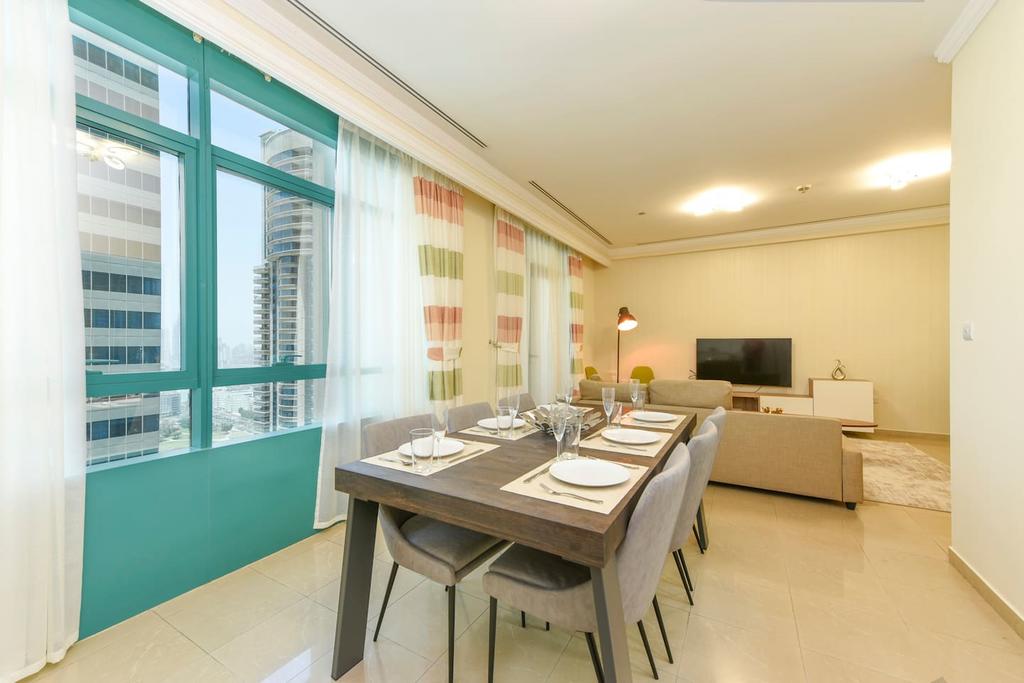 Elegantly Colored 2BR With Partial Sea Views - thumb 3