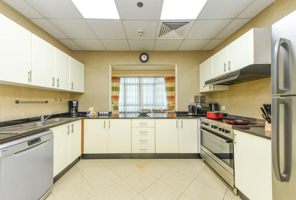 Elegantly Colored 2BR With Partial Sea Views - thumb 6