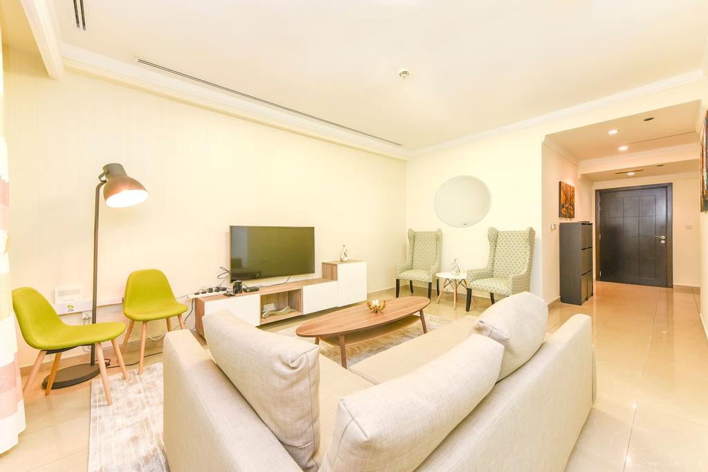 Elegantly Colored 2BR With Partial Sea Views - thumb 2