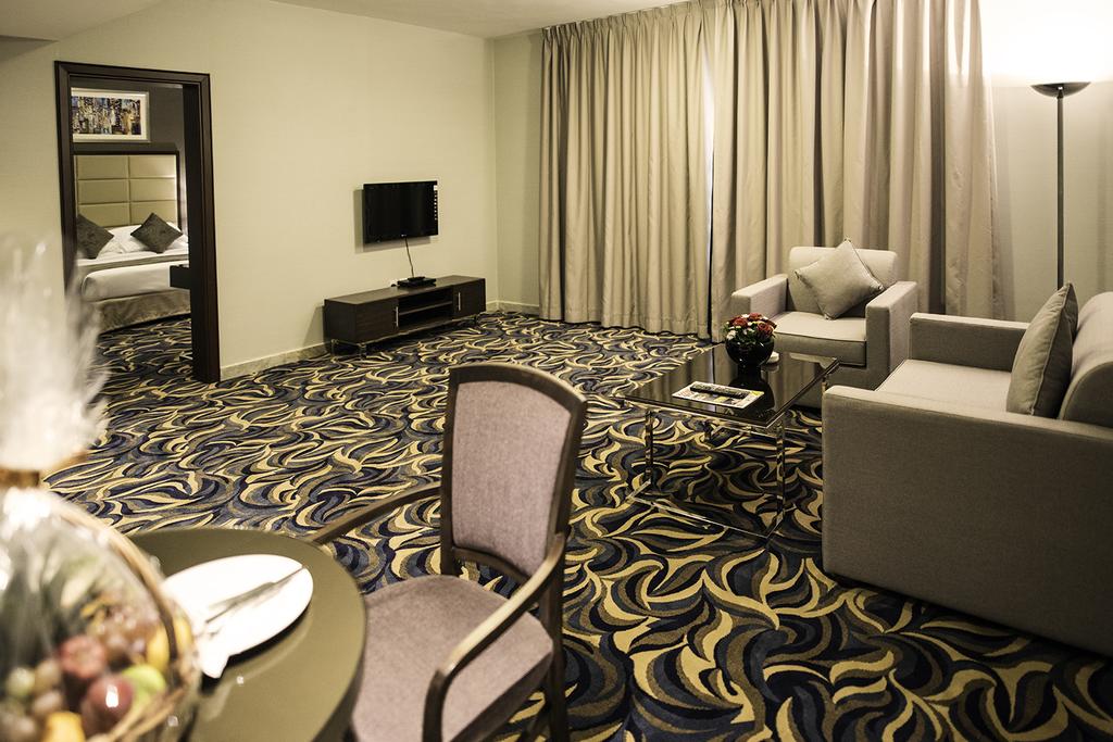 Emirates Plaza Hotel - thumb 3