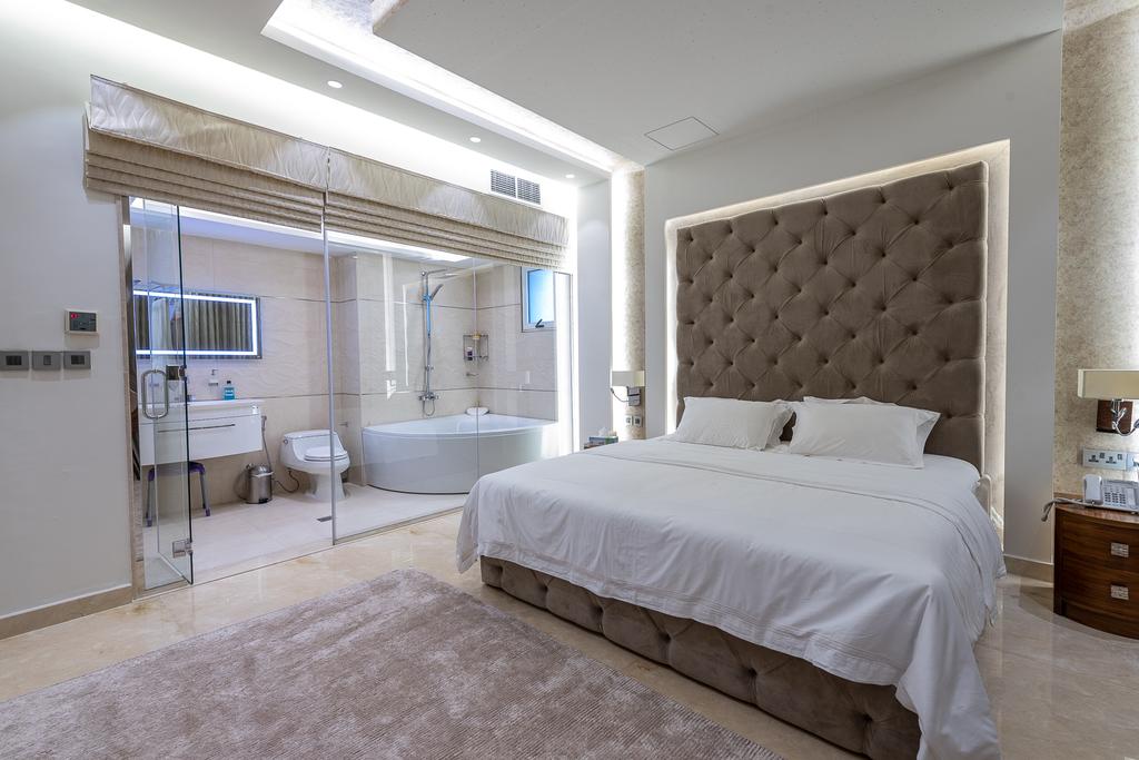 Exquisite Palm Villa With Private Beach, Palma Residences - thumb 2