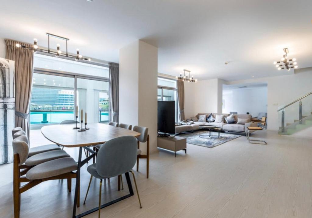 Fantastay Exotic 3 Bdr Duplex Villa With Fountain Views In Downtown Dubai - thumb 6