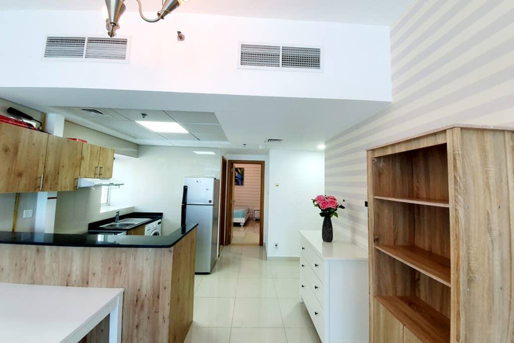 A Stylish 1 Bedroom Apartment With Full Marina Views - thumb 6