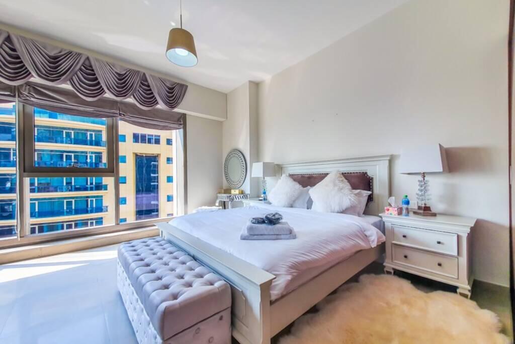 LUXURY FURNISHED 2 BEDROOM FULL MARINA VIEW - thumb 3