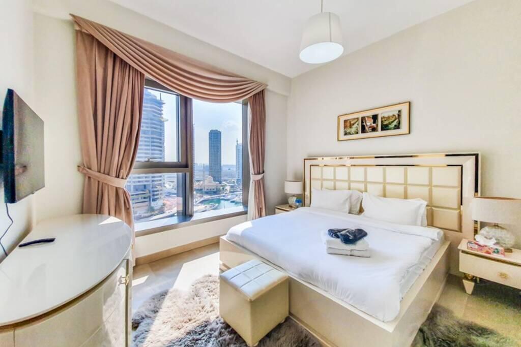 LUXURY FURNISHED 2 BEDROOM FULL MARINA VIEW - thumb 4