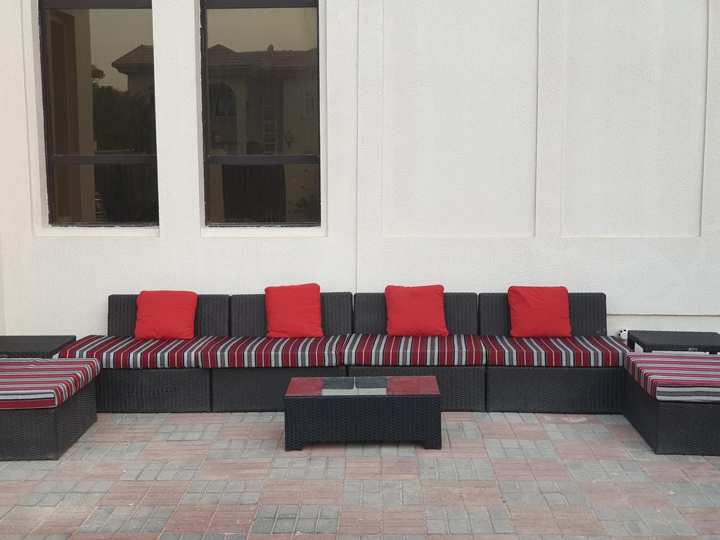 Luxury Villa With A Pool And A Huge Garden - thumb 3