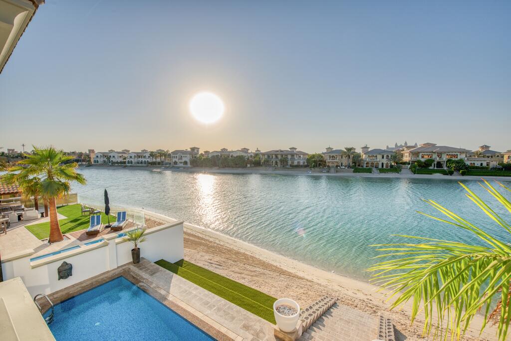 Maison Privee - Stylish 5BR Beach Villa On Palm W Pool Garden - thumb 7