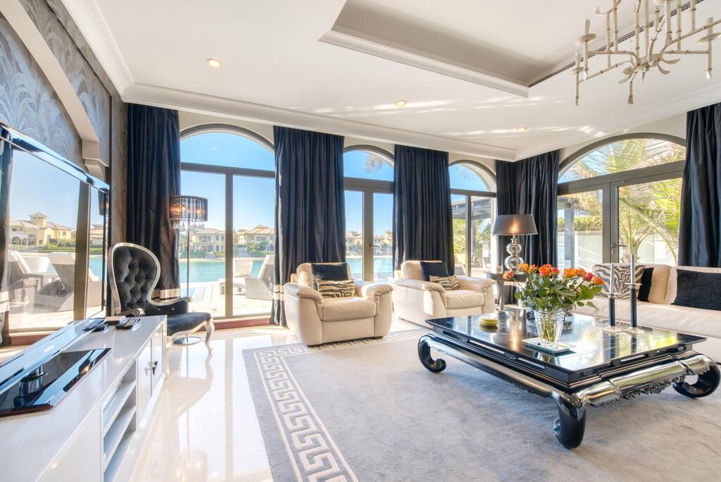 Maison Privee - Stylish 5BR Beach Villa On Palm W Pool Garden - thumb 0
