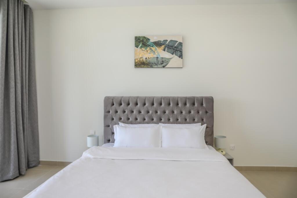 Massive Balcony Harbour View Luxury 2 Bedroom - thumb 7