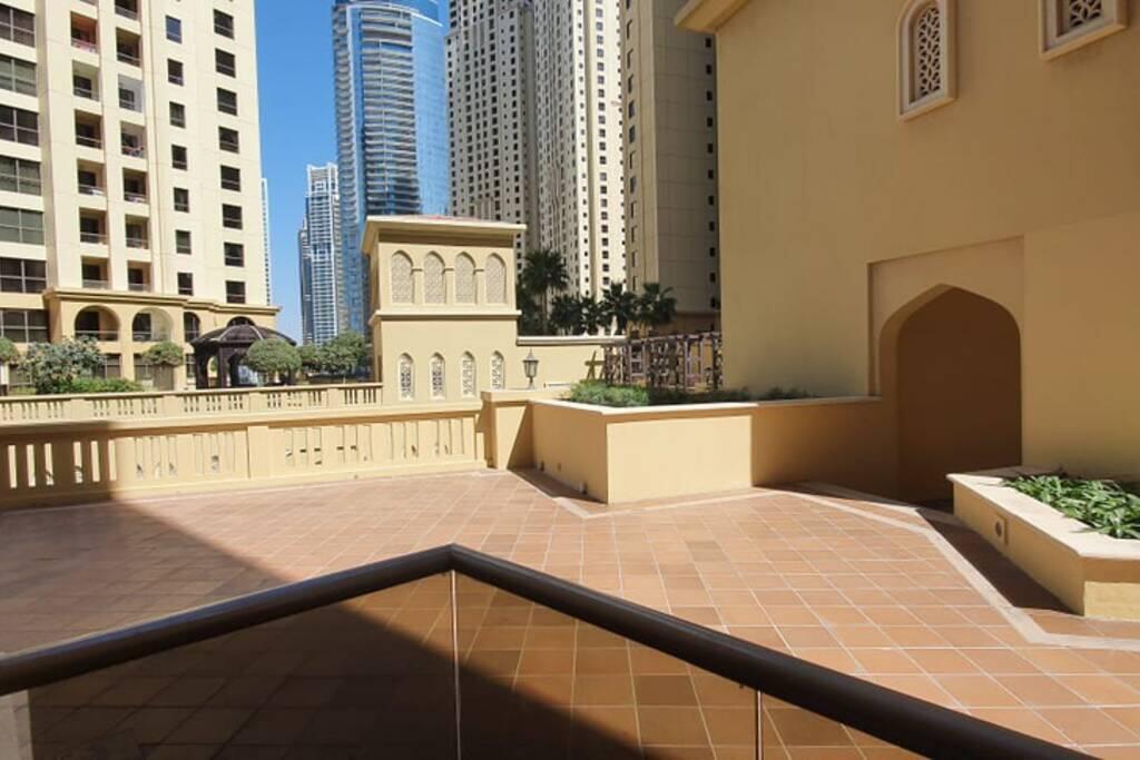 Metro Access Cozy Furnished Studio At JBR Walk - thumb 6