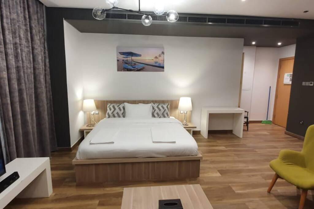 Metro Access Cozy Furnished Studio At JBR Walk - thumb 0