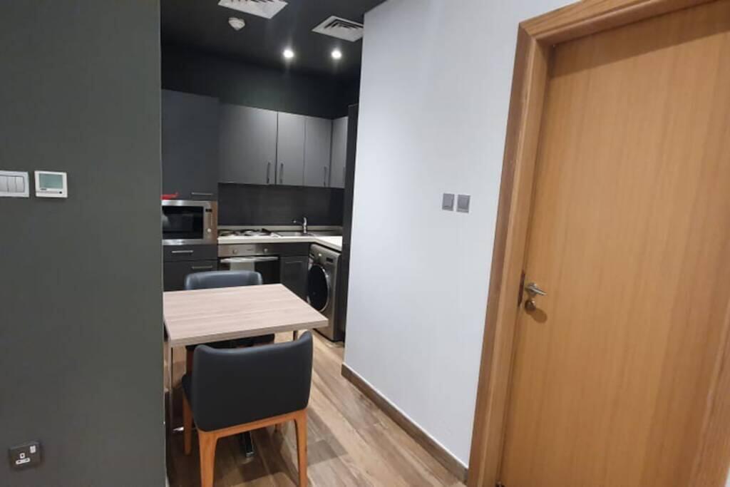 Metro Access Cozy Furnished Studio At JBR Walk - thumb 4
