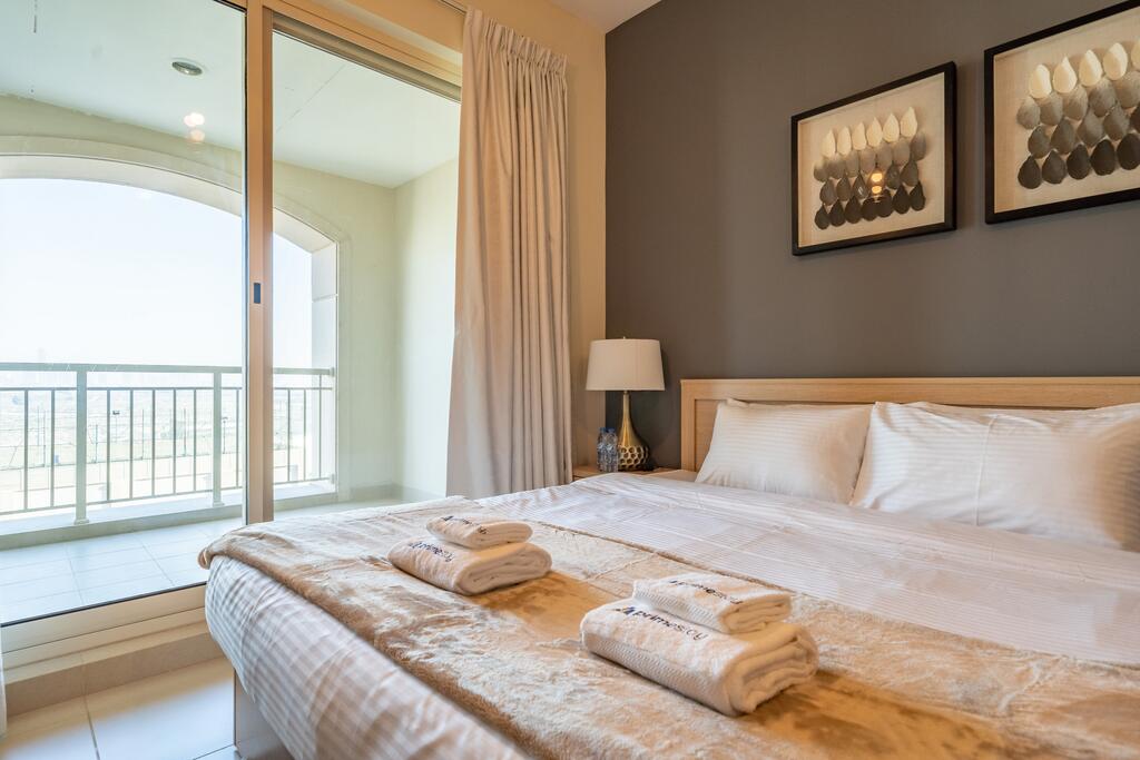 Modern & Vibrant 1BR In The Views - thumb 2