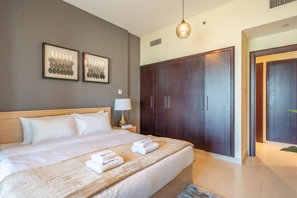 Modern & Vibrant 1BR In The Views - thumb 4