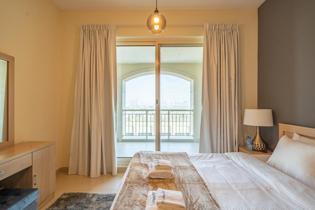 Modern & Vibrant 1BR In The Views - thumb 1