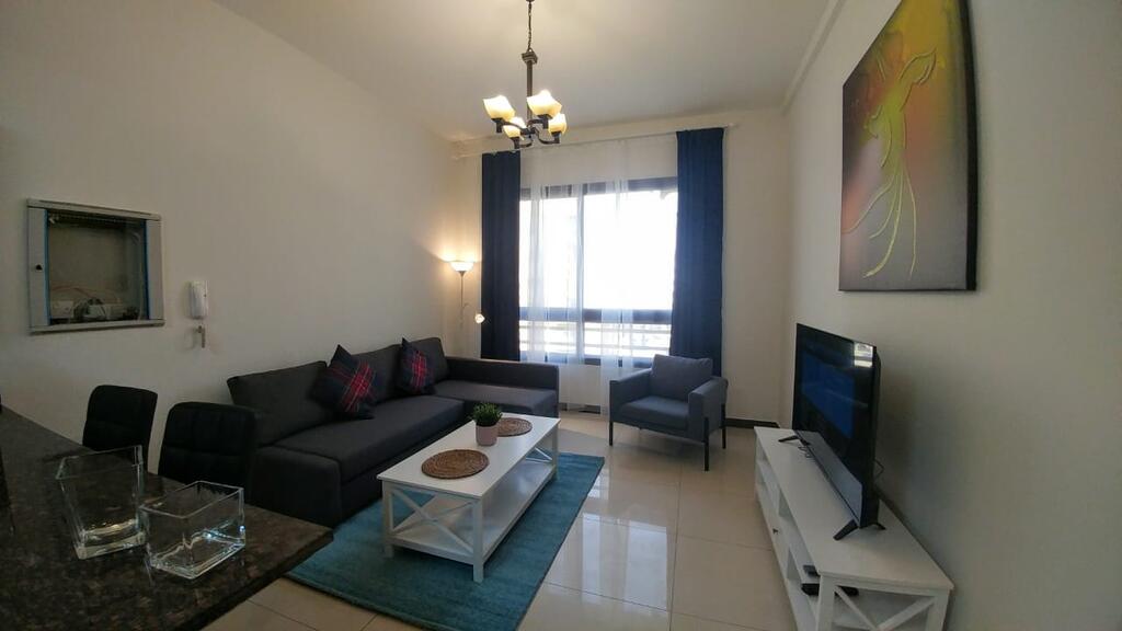 Modern 1 Bedroom Apartment With Balcony - thumb 6