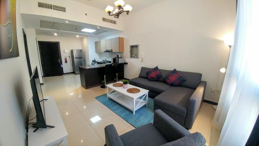 Modern 1 Bedroom Apartment With Balcony - thumb 5