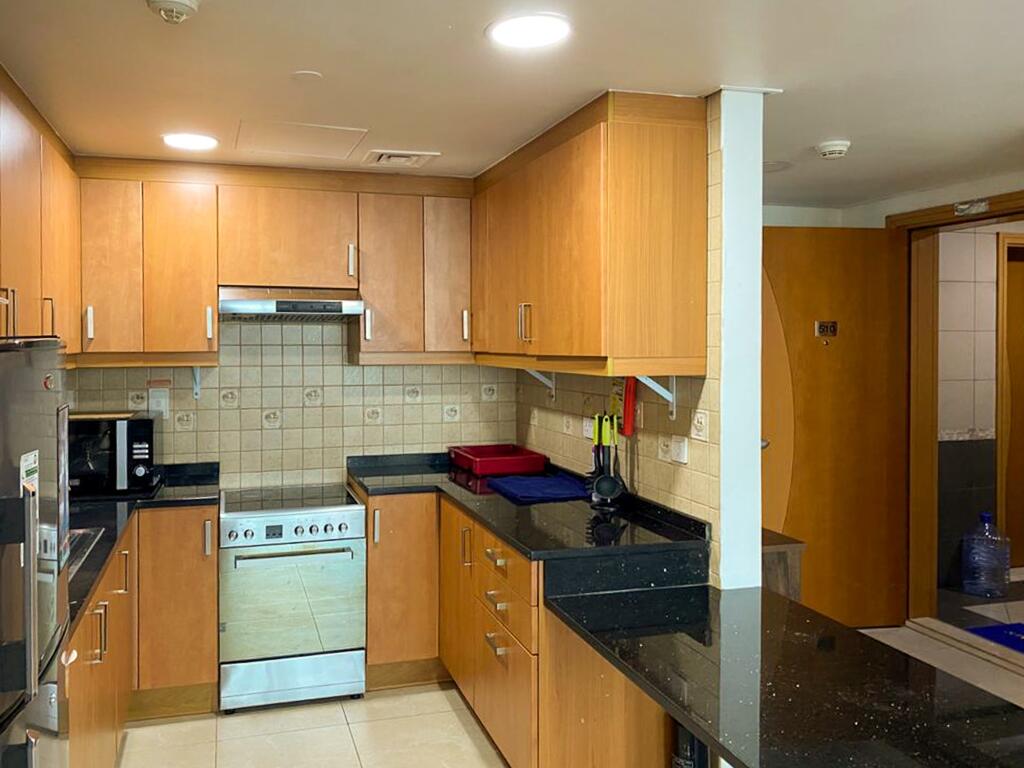 Modern Suite In A Vibrant Area With Skyline Views - thumb 4