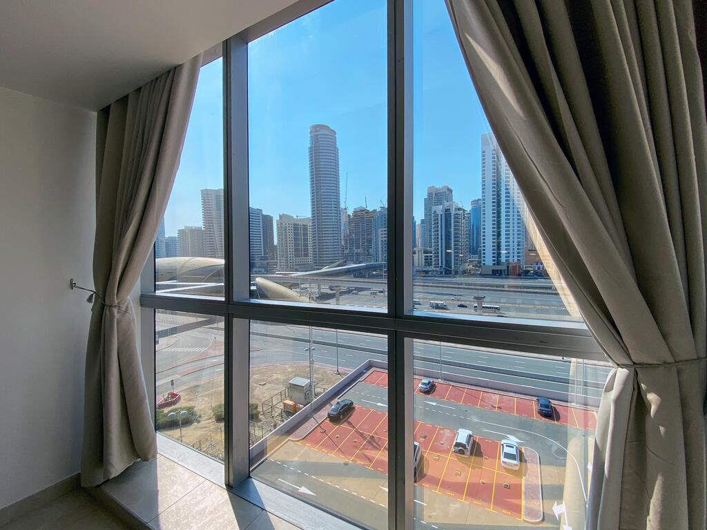 Modern Suite In A Vibrant Area With Skyline Views - thumb 3