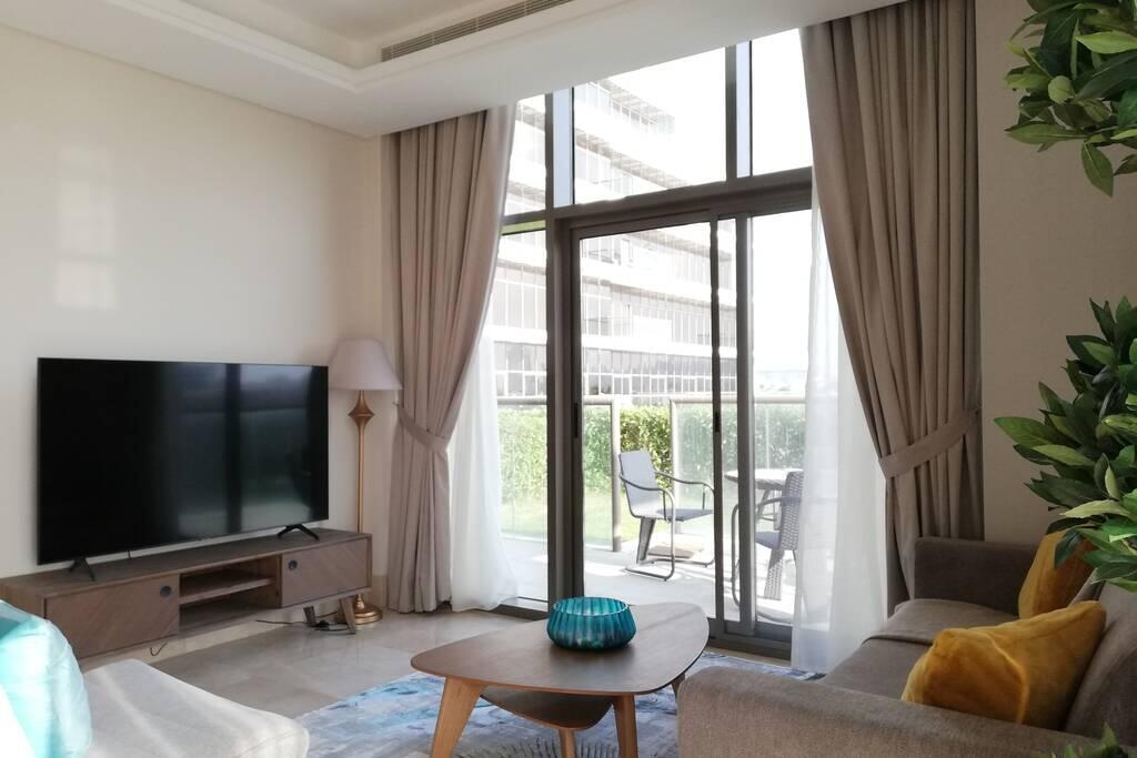 Palm Jumeirah Brand New 1BR With Private Garden - thumb 6