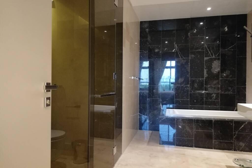 Palm Jumeirah Brand New 1BR With Private Garden - thumb 7