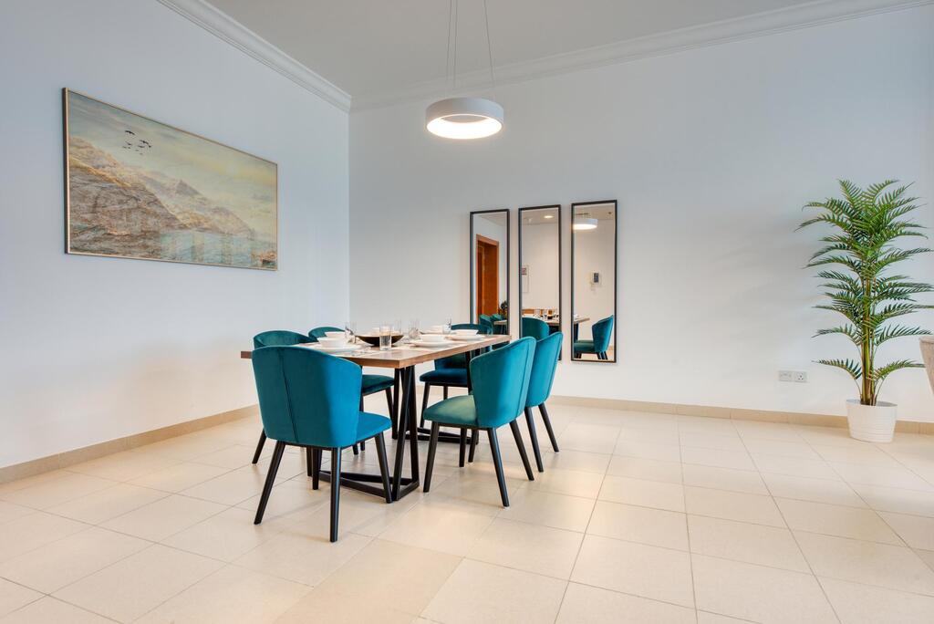 Premium 2BR Apt In The Heart Of The City With Burj Views - thumb 6