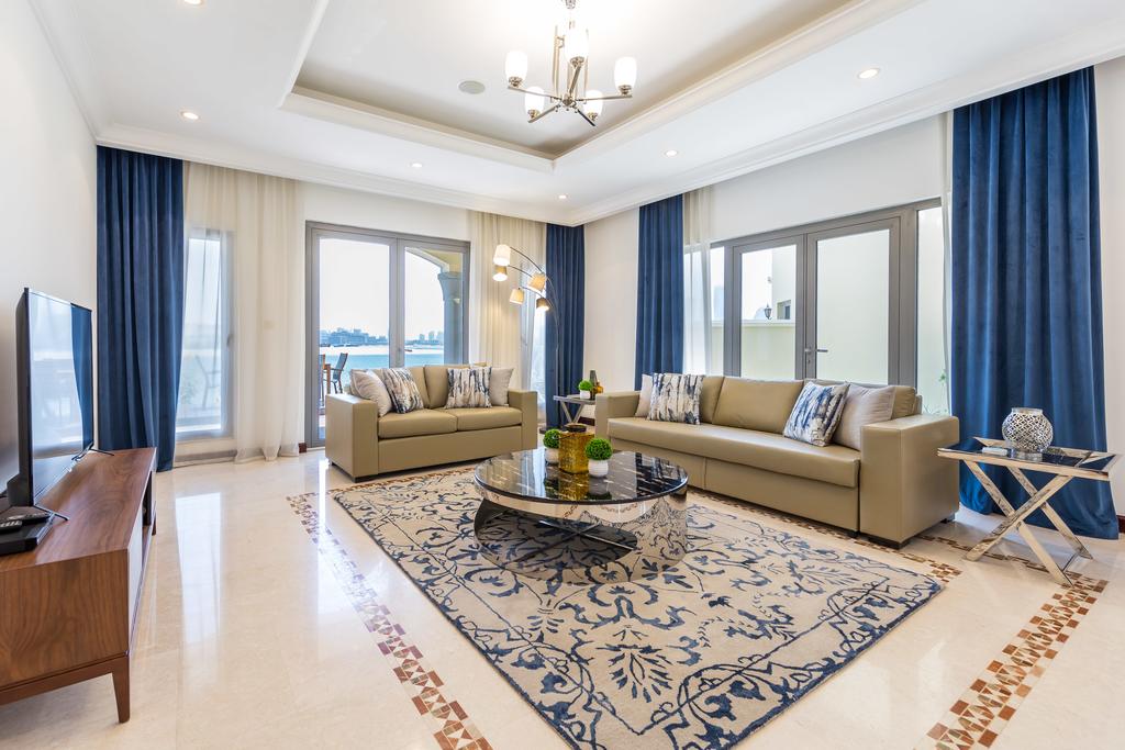 Pristine 6BR Villa With Private Pool On Palm Jumeirah - thumb 0