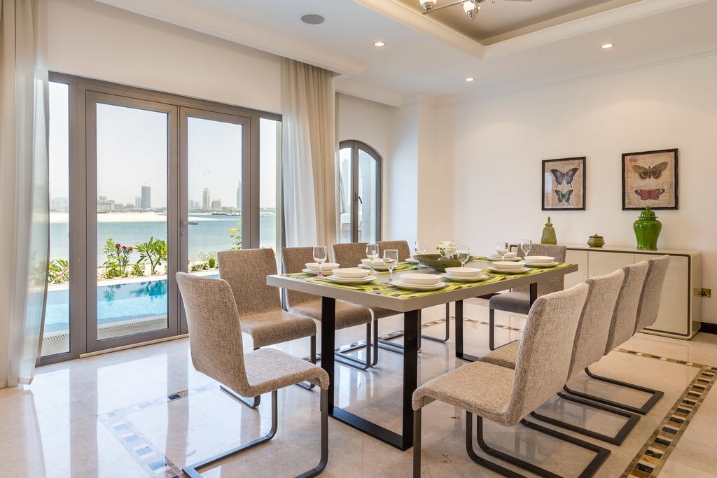Pristine 6BR Villa With Private Pool On Palm Jumeirah - thumb 1