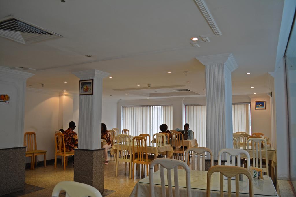 Queens Hotel - thumb 2