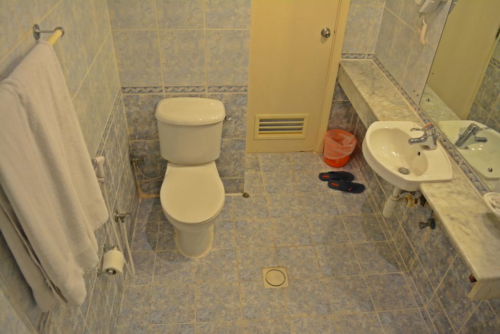 Queens Hotel - thumb 6