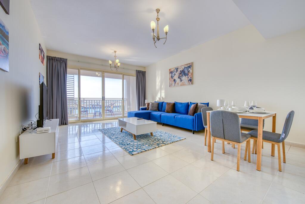 RH - Spacious Apartment With Balcony, Walking Distance To Beach - thumb 0