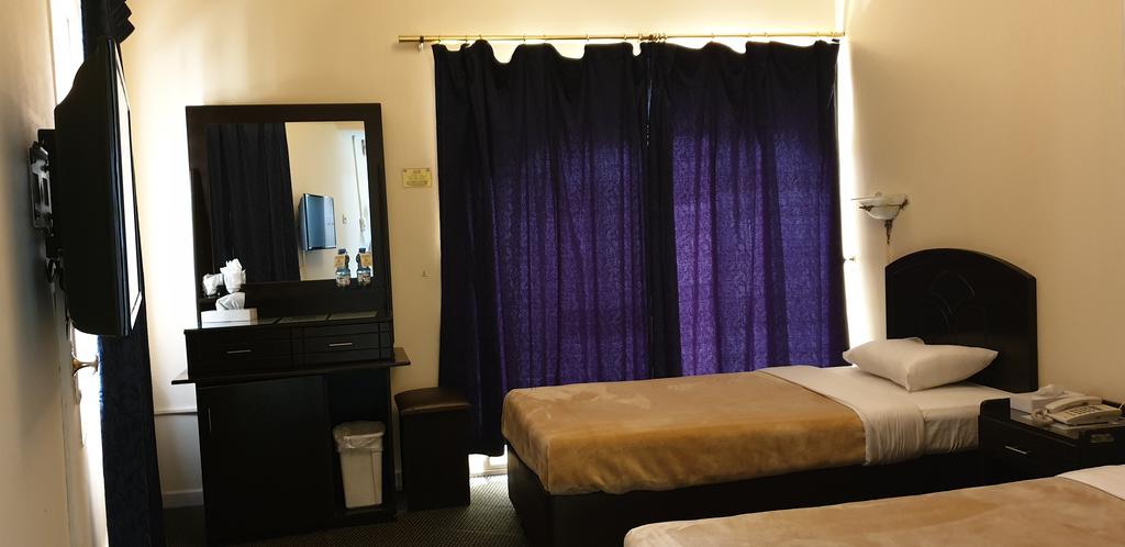 Royal Creek Hotel - thumb 6
