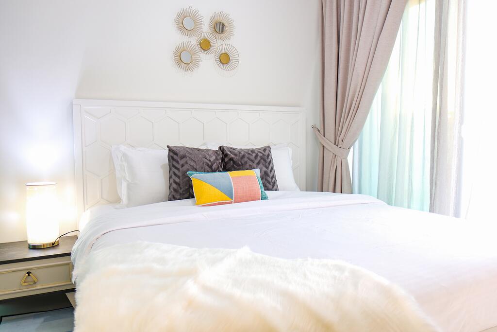 Signature Holiday Homes - Furnished 3 BHK Villa In Vardon Akoya By Damac - thumb 2