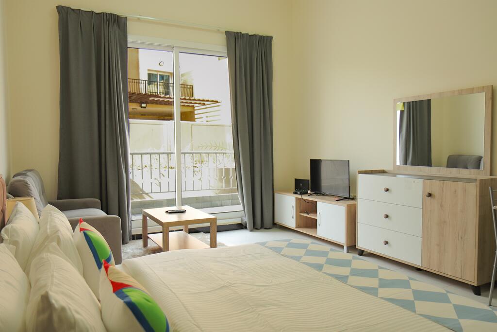 Signature Holiday Homes - Furnished Studio In Knight Bridge Court A, JVC - thumb 4