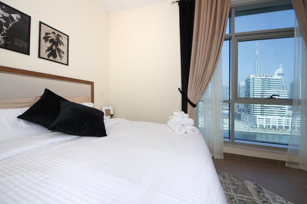 Signature Holiday Homes - Stunning 1 Bedroom Apartment In Business Bay Lake View, Dubai - thumb 6